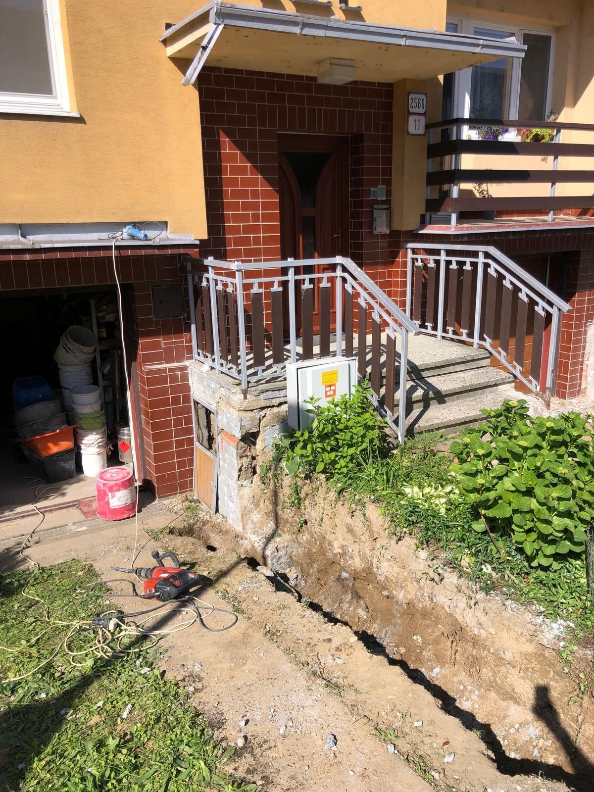 Rekonštrukcia chodníka a nájazdu - obrázok 4