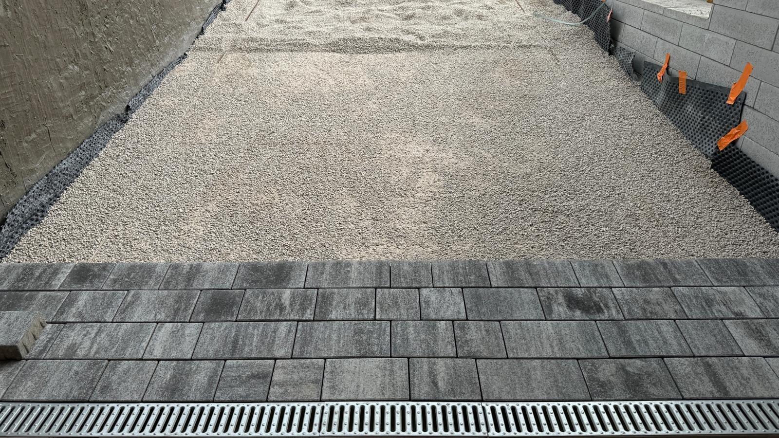 Rekonštrukcia chodníka a nájazdu - obrázok 17