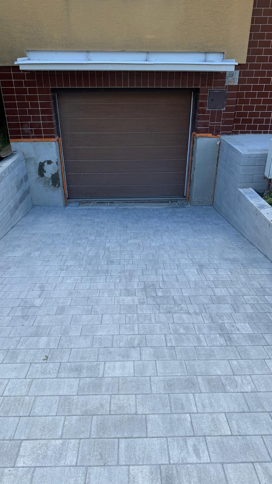 Rekonštrukcia chodníka a nájazdu - obrázok 19