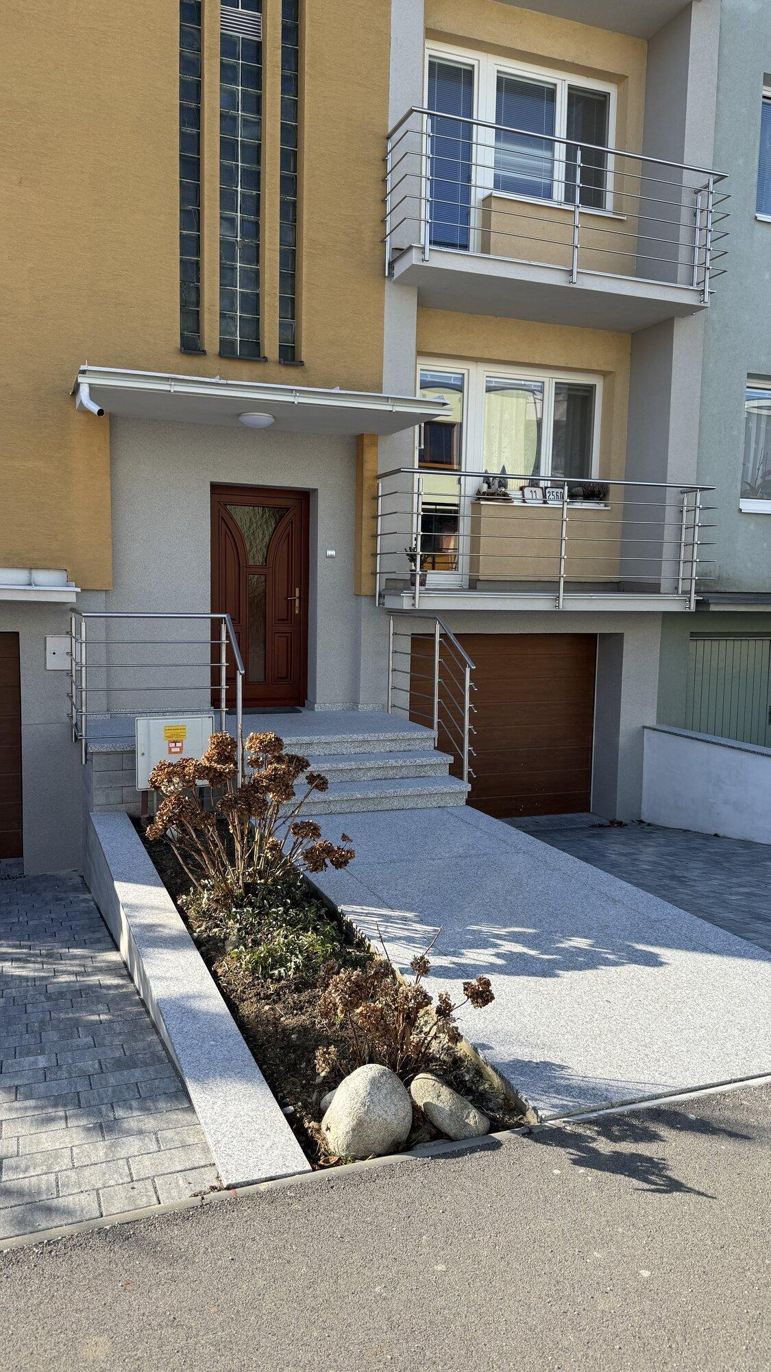 Rekonštrukcia chodníka a nájazdu - obrázok 20